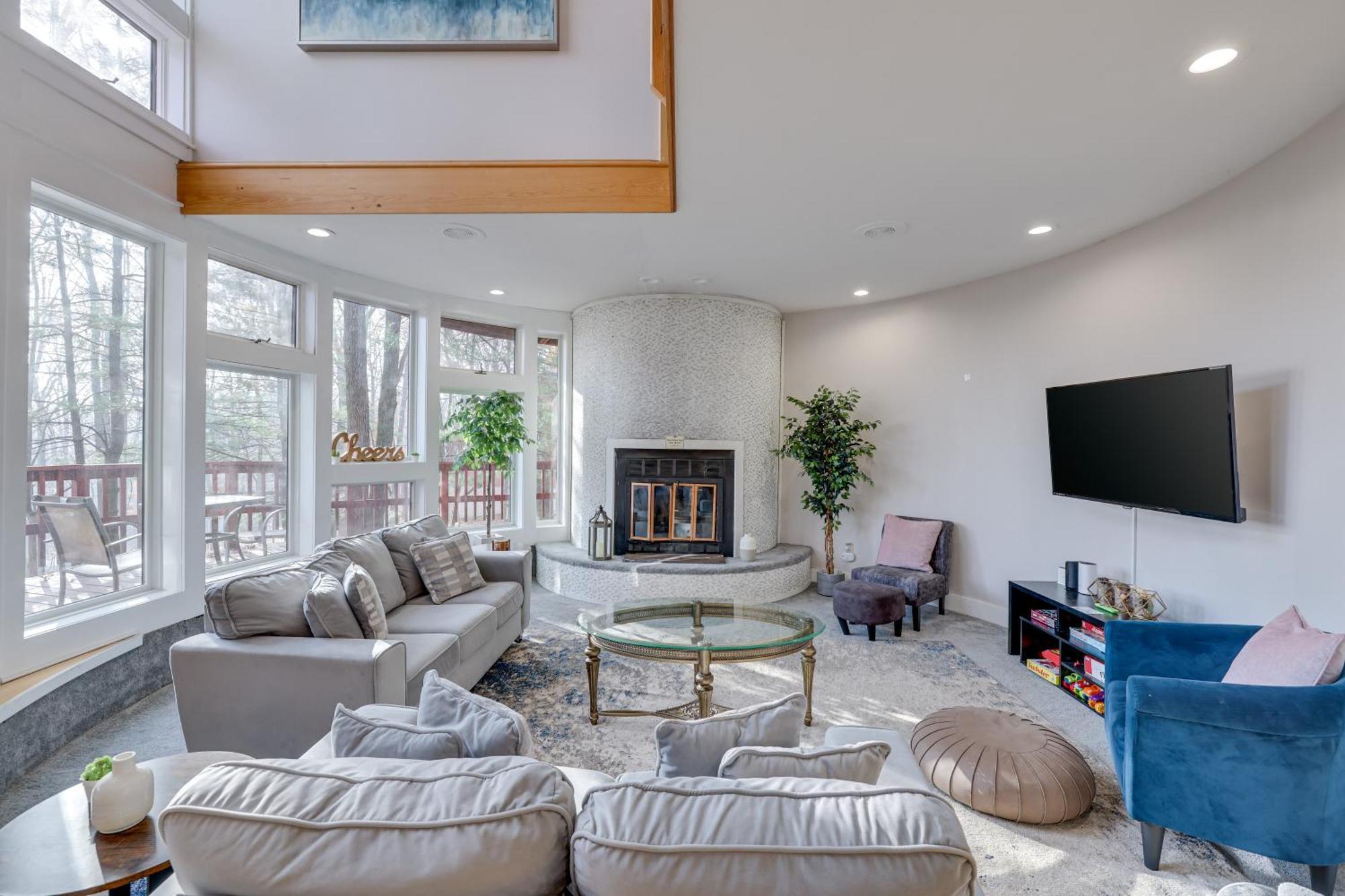 Unique Roundhouse: Hot Tub-Game Room-Firepit&More! Bushkill Exterior foto